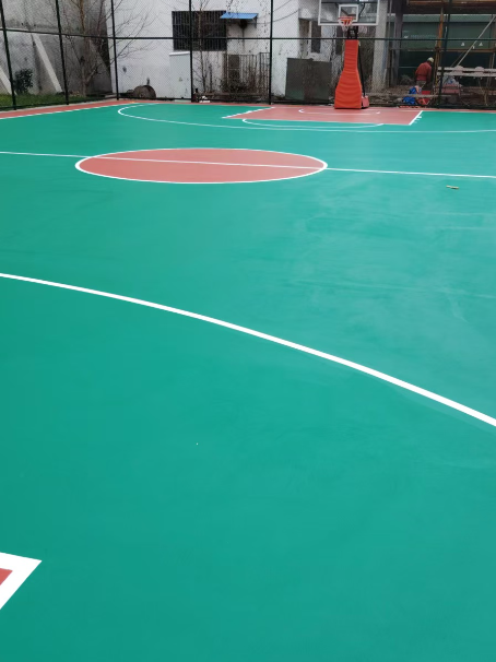 金湖 球场长期使用易出现地面开裂